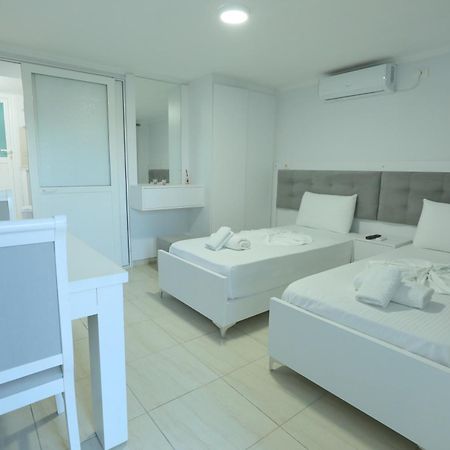 Villa Kevin'S Sarande Bagian luar foto