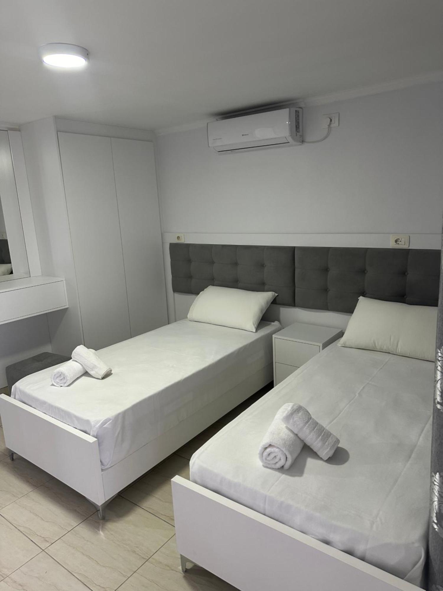 Villa Kevin'S Sarande Bagian luar foto