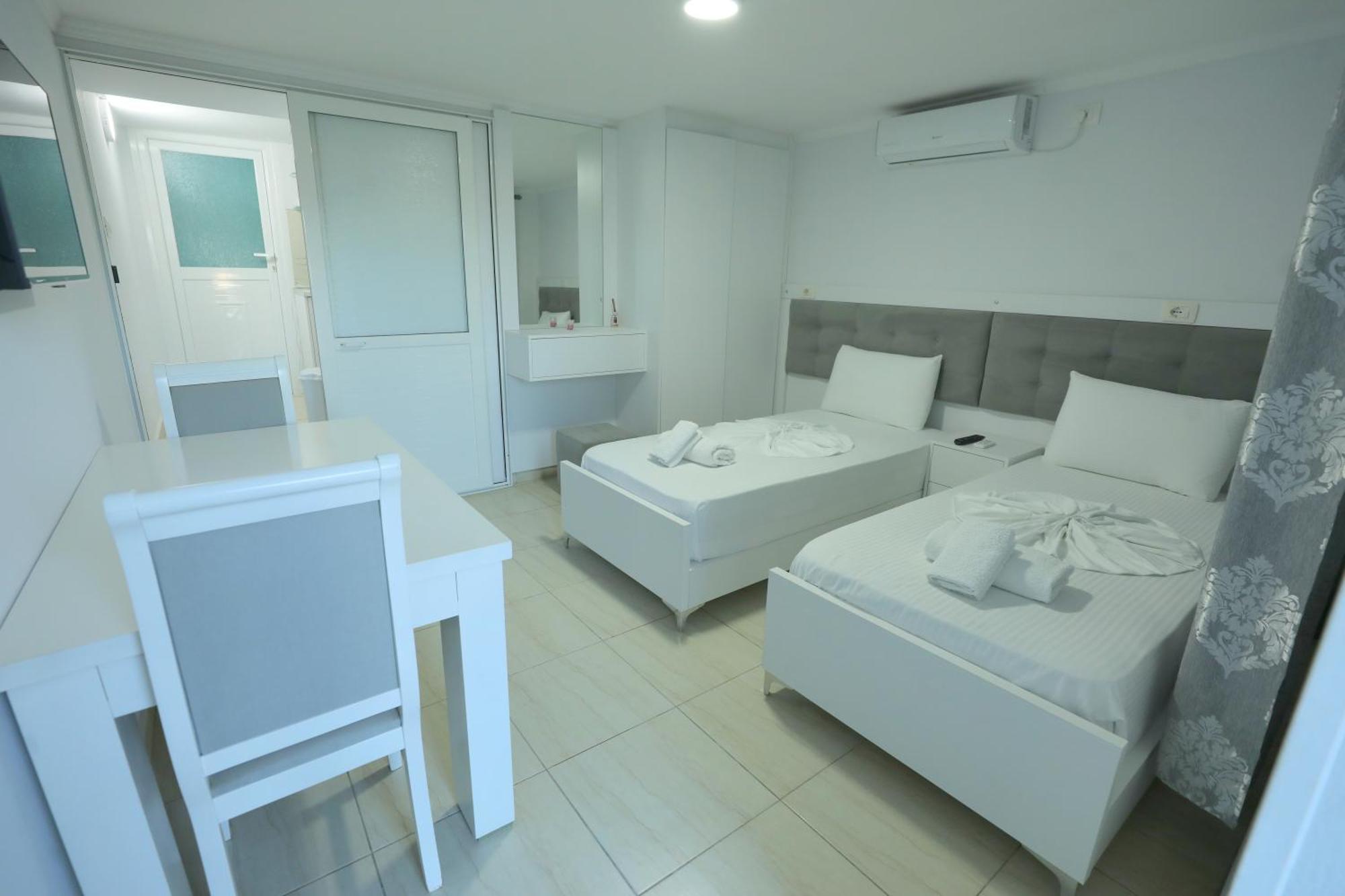 Villa Kevin'S Sarande Bagian luar foto