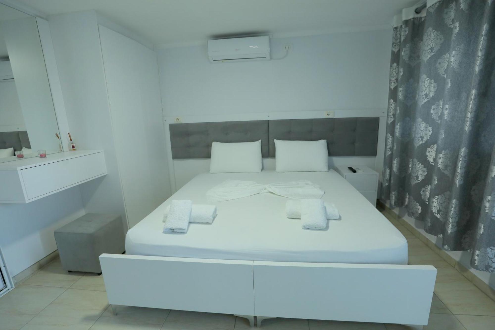 Villa Kevin'S Sarande Bagian luar foto