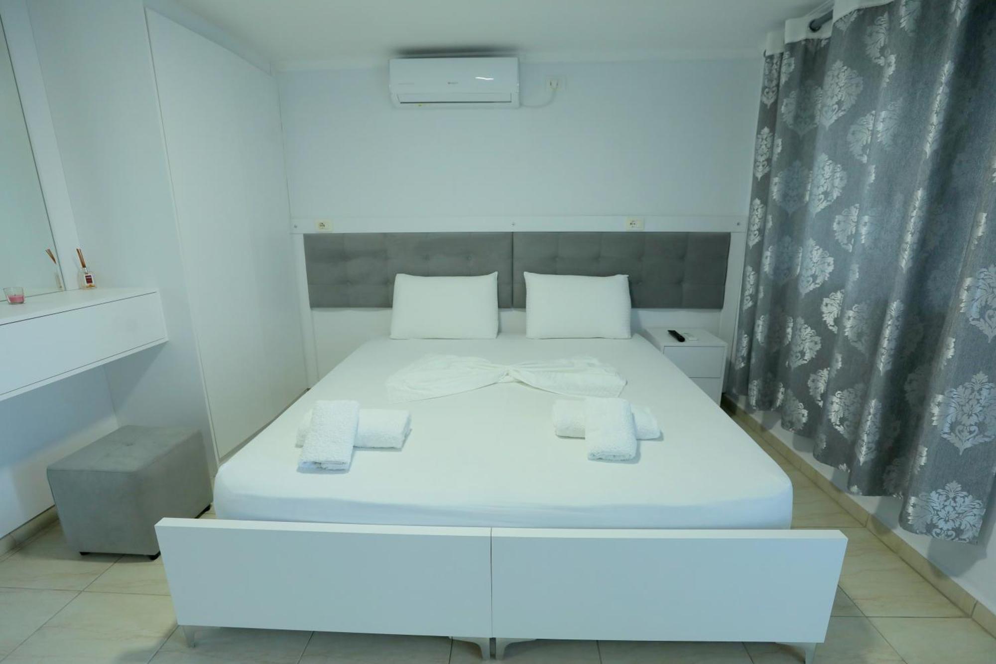 Villa Kevin'S Sarande Bagian luar foto