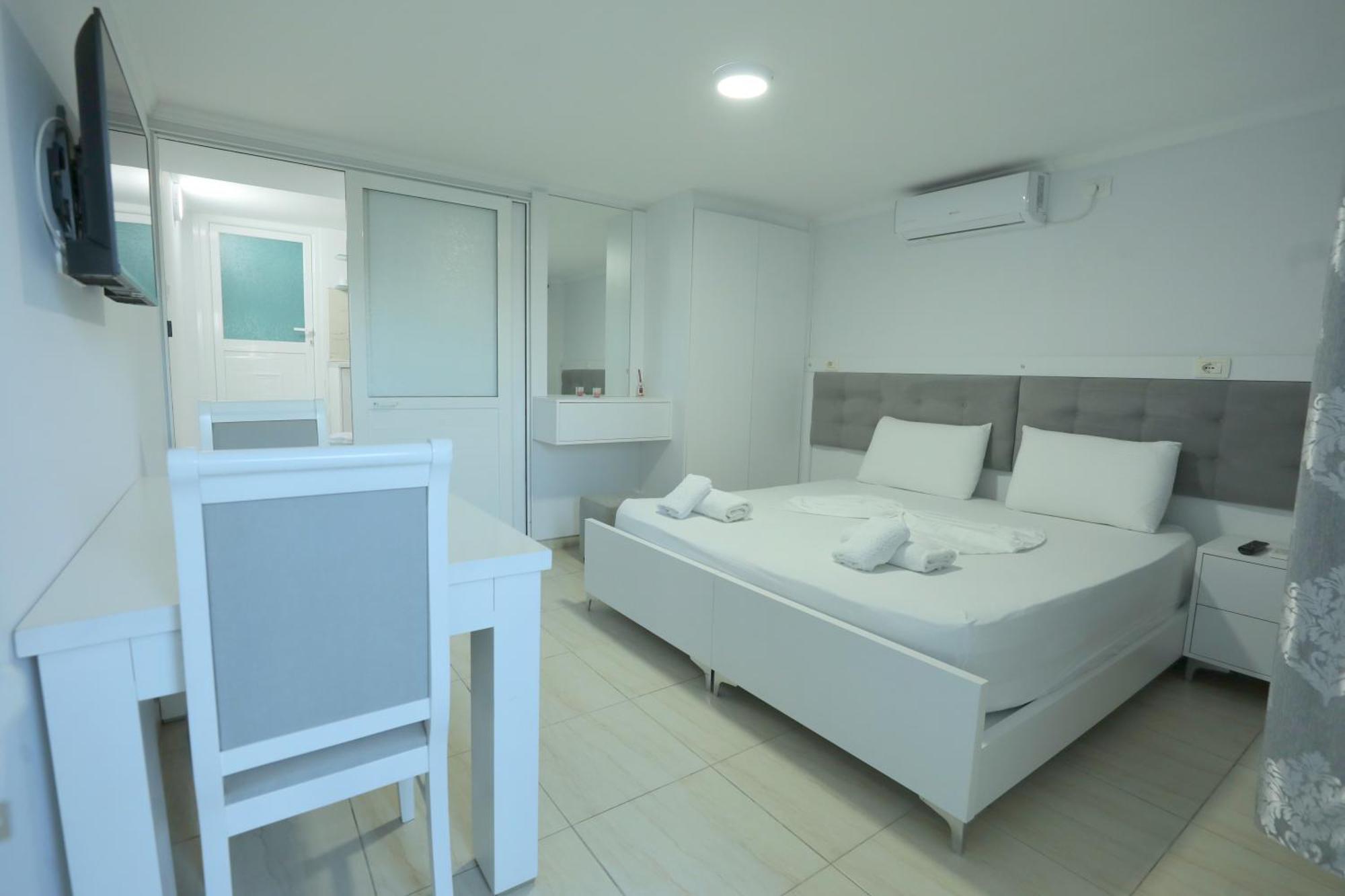 Villa Kevin'S Sarande Bagian luar foto