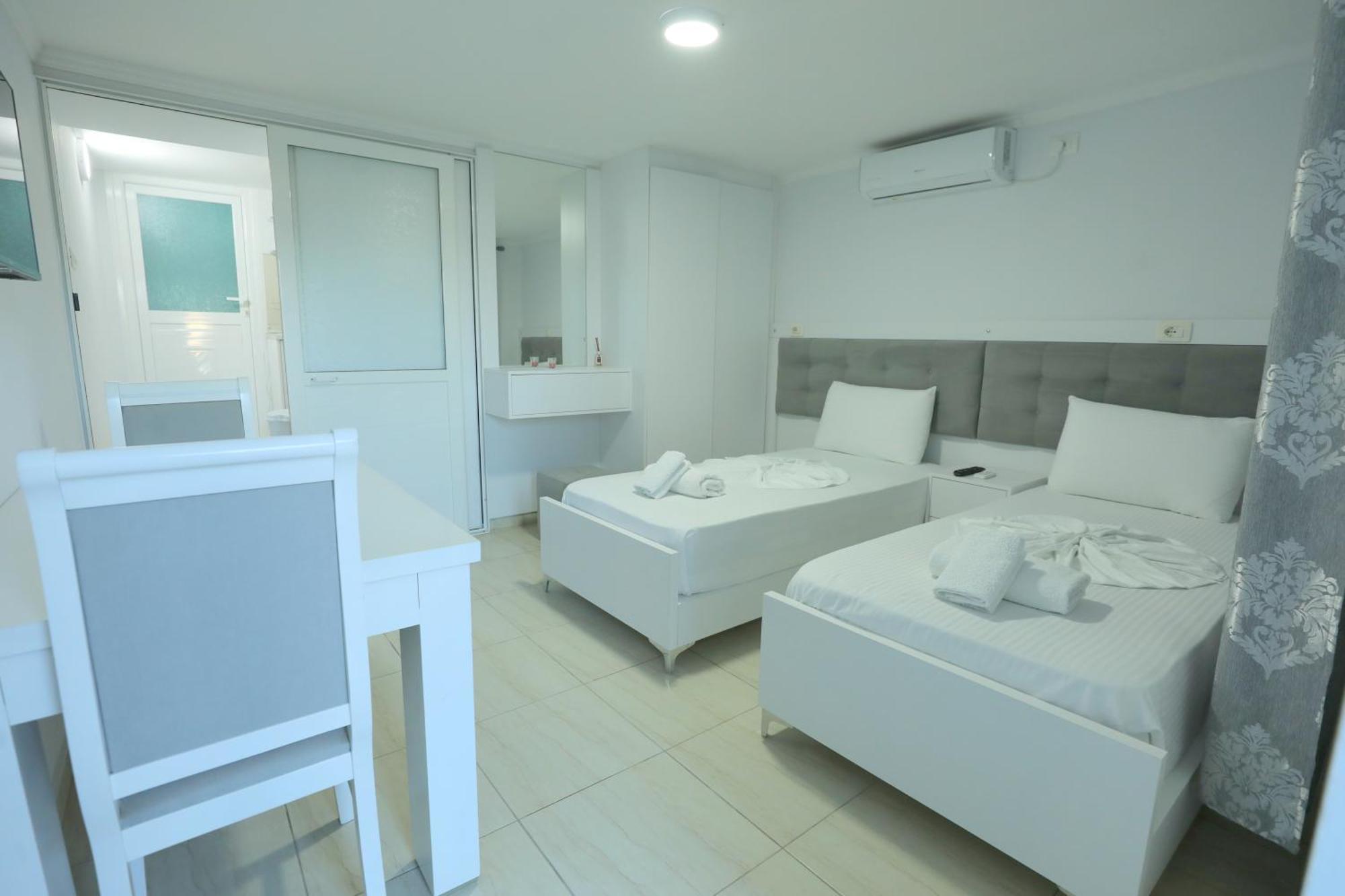 Villa Kevin'S Sarande Bagian luar foto