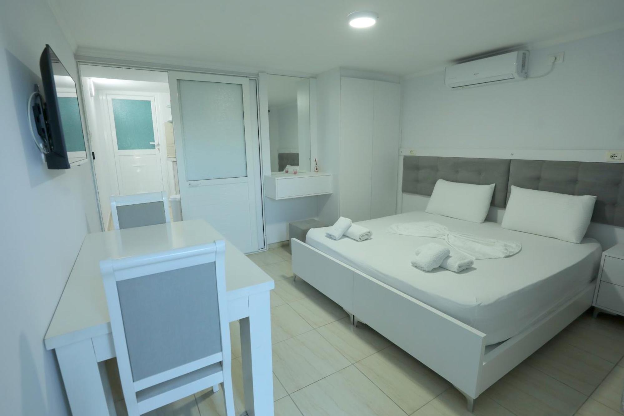 Villa Kevin'S Sarande Bagian luar foto