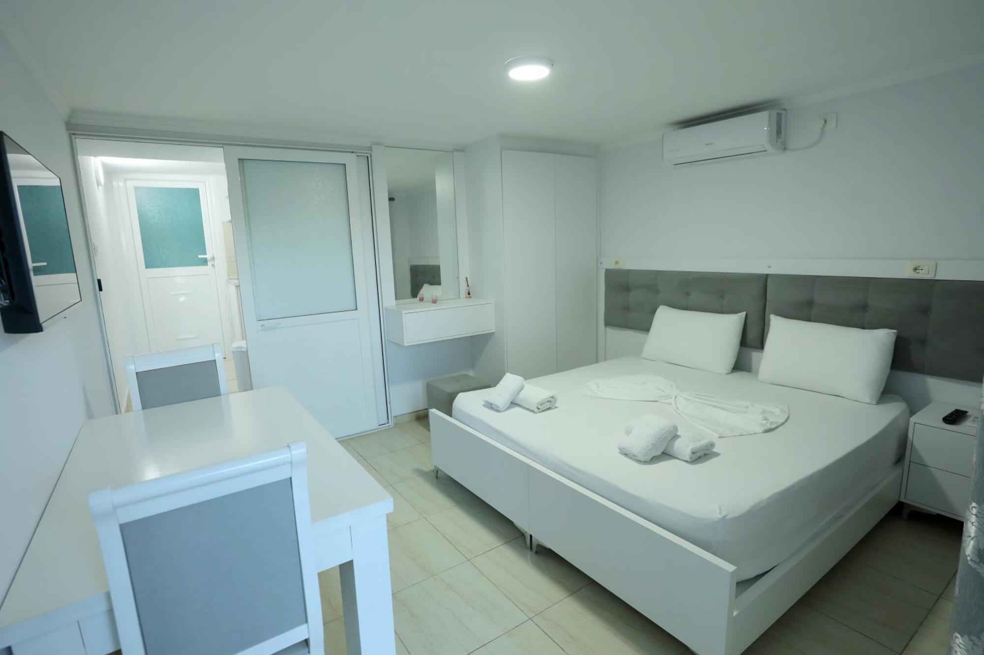 Villa Kevin'S Sarande Bagian luar foto