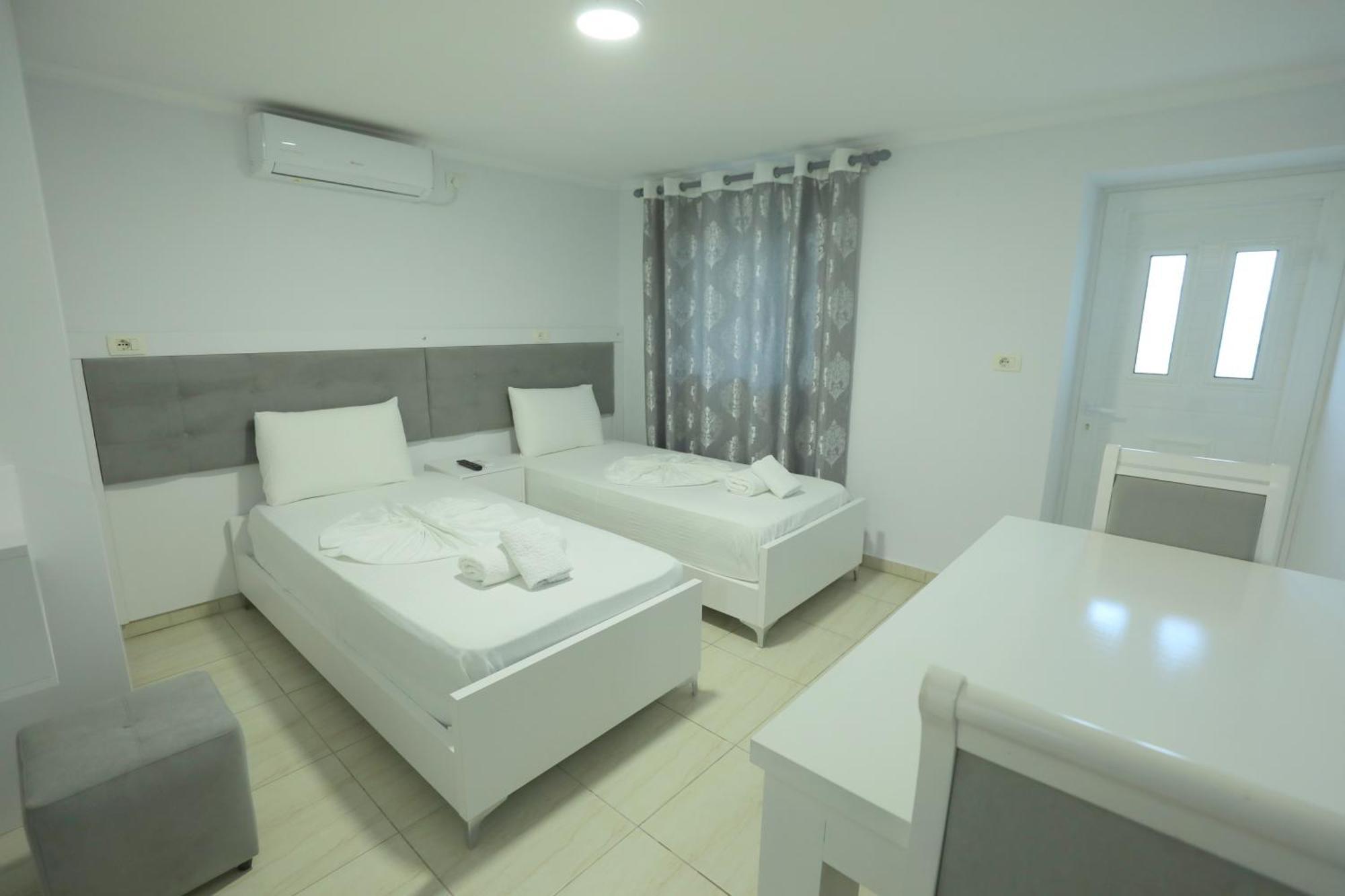 Villa Kevin'S Sarande Bagian luar foto