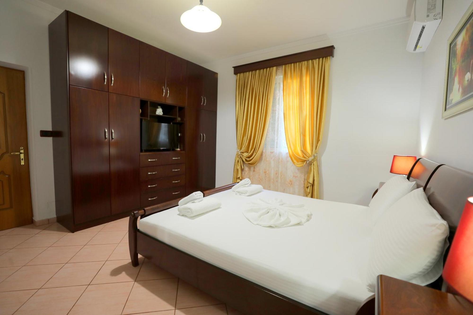 Villa Kevin'S Sarande Bagian luar foto