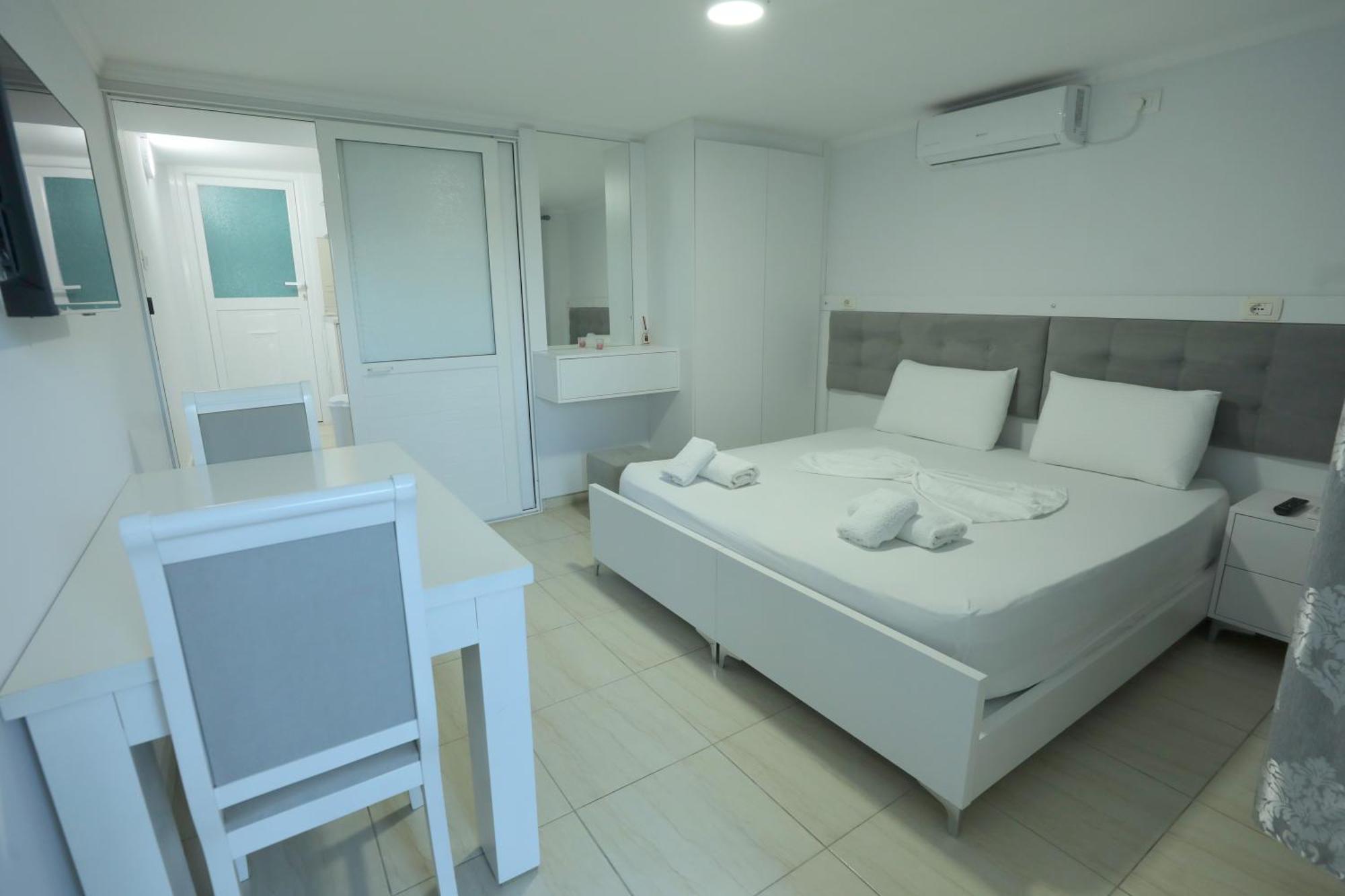 Villa Kevin'S Sarande Bagian luar foto