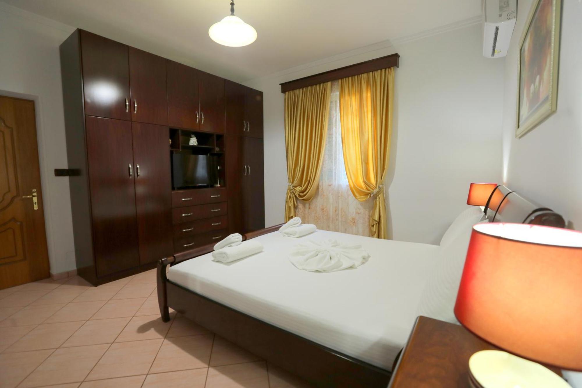 Villa Kevin'S Sarande Bagian luar foto