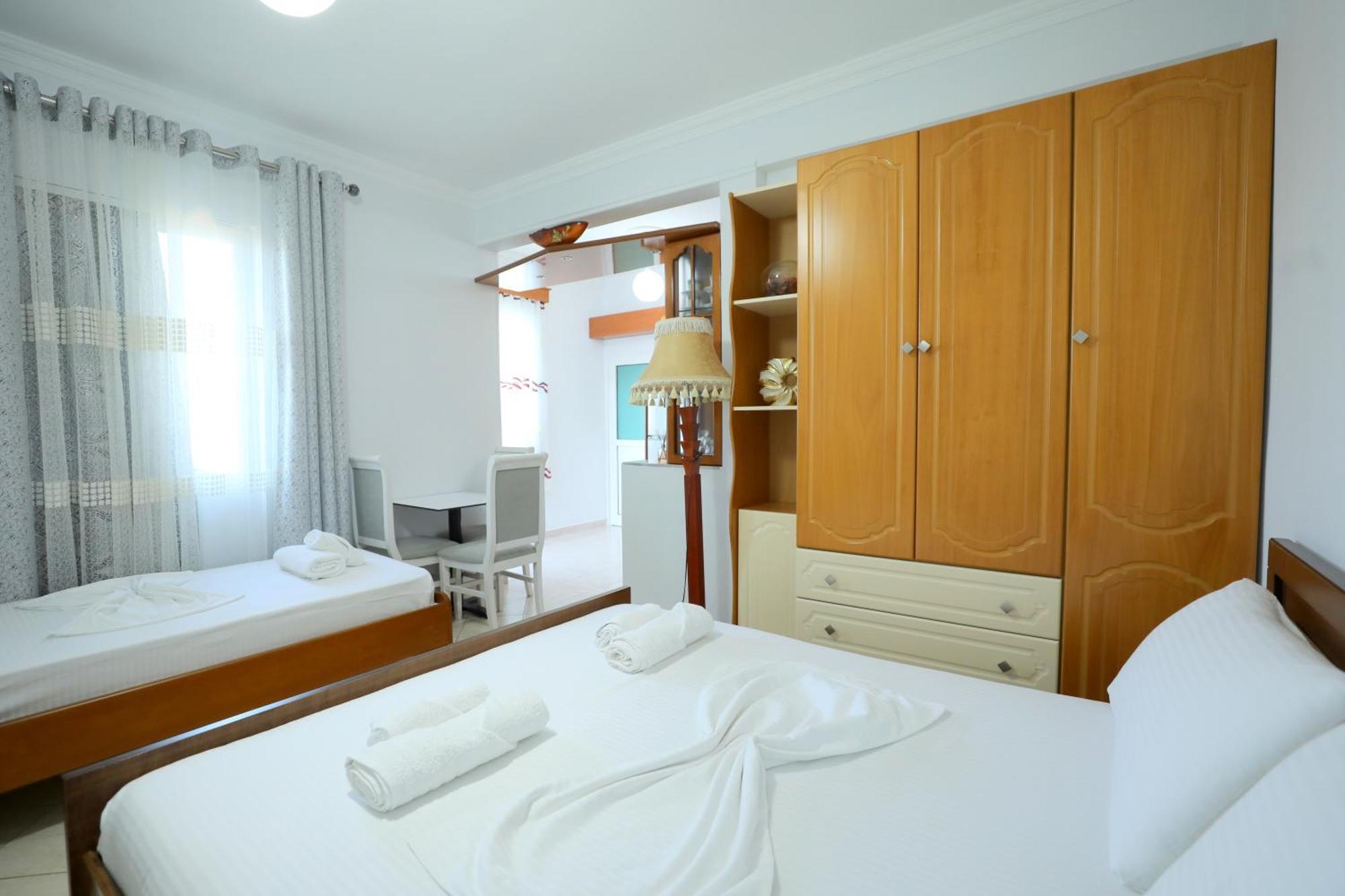 Villa Kevin'S Sarande Bagian luar foto