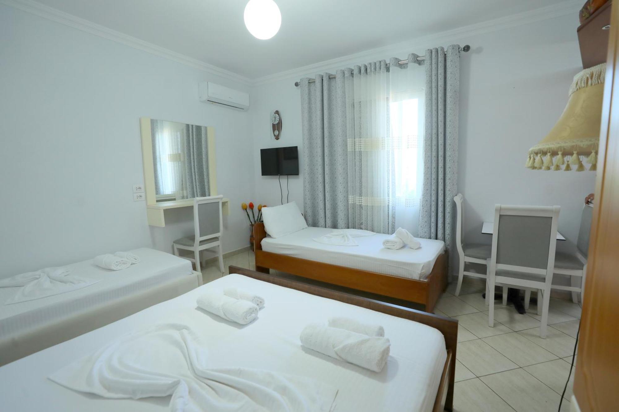 Villa Kevin'S Sarande Bagian luar foto