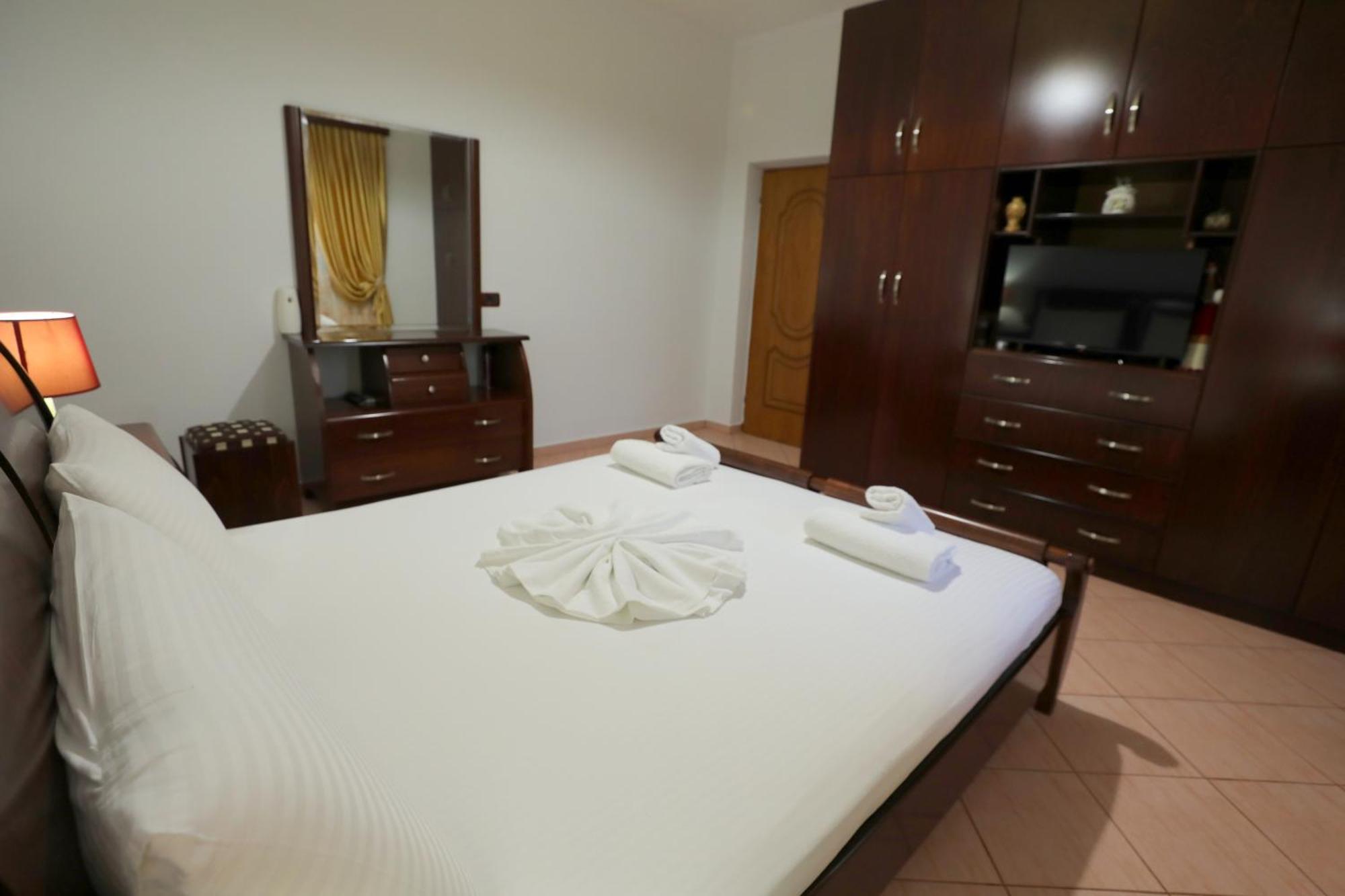 Villa Kevin'S Sarande Bagian luar foto