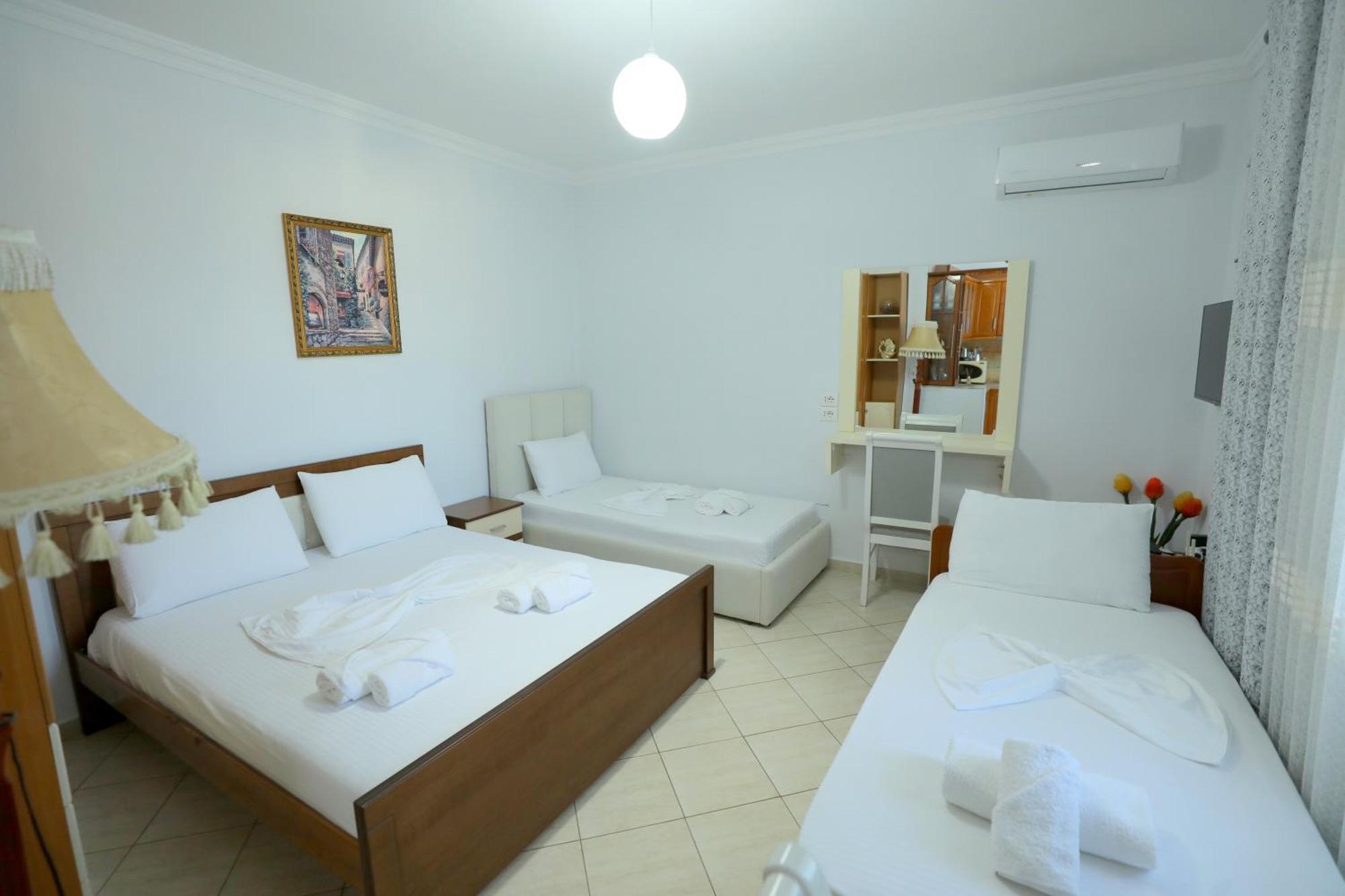 Villa Kevin'S Sarande Bagian luar foto
