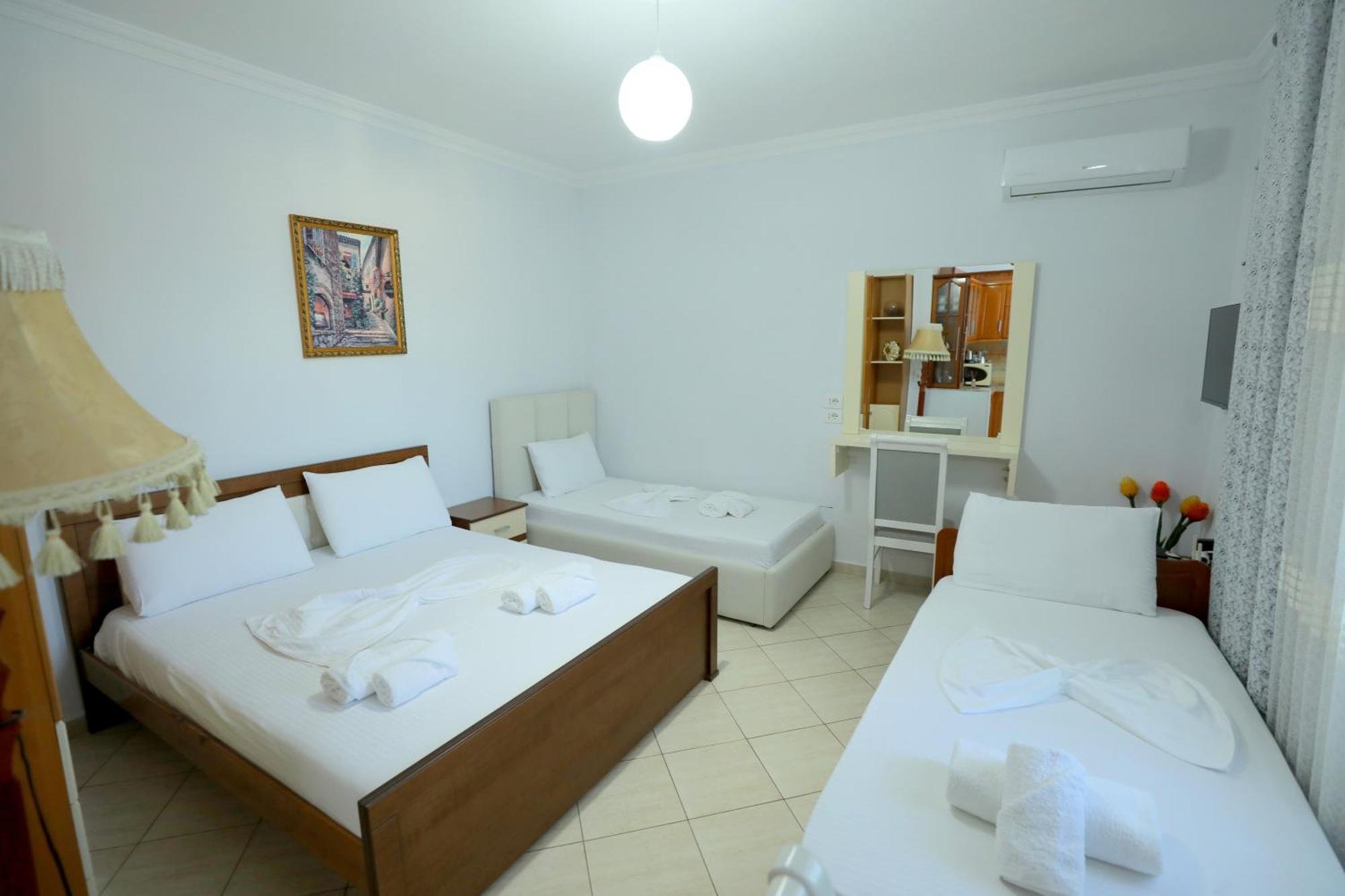 Villa Kevin'S Sarande Bagian luar foto